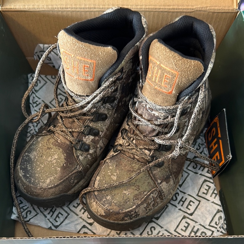 SHE Outdoors Camo Hunting Boots in Brown/Olive